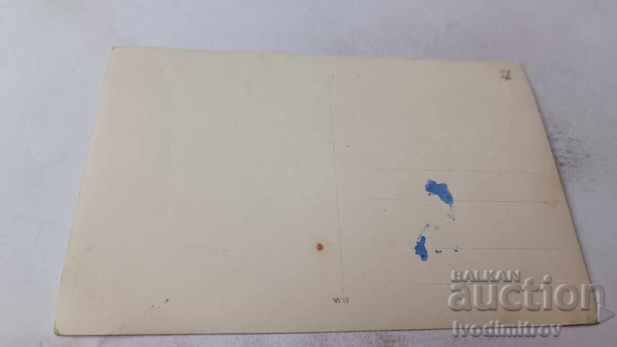 Снимка Ученички пред фонтан в парка с цена 2.15 лв. | € 1.10