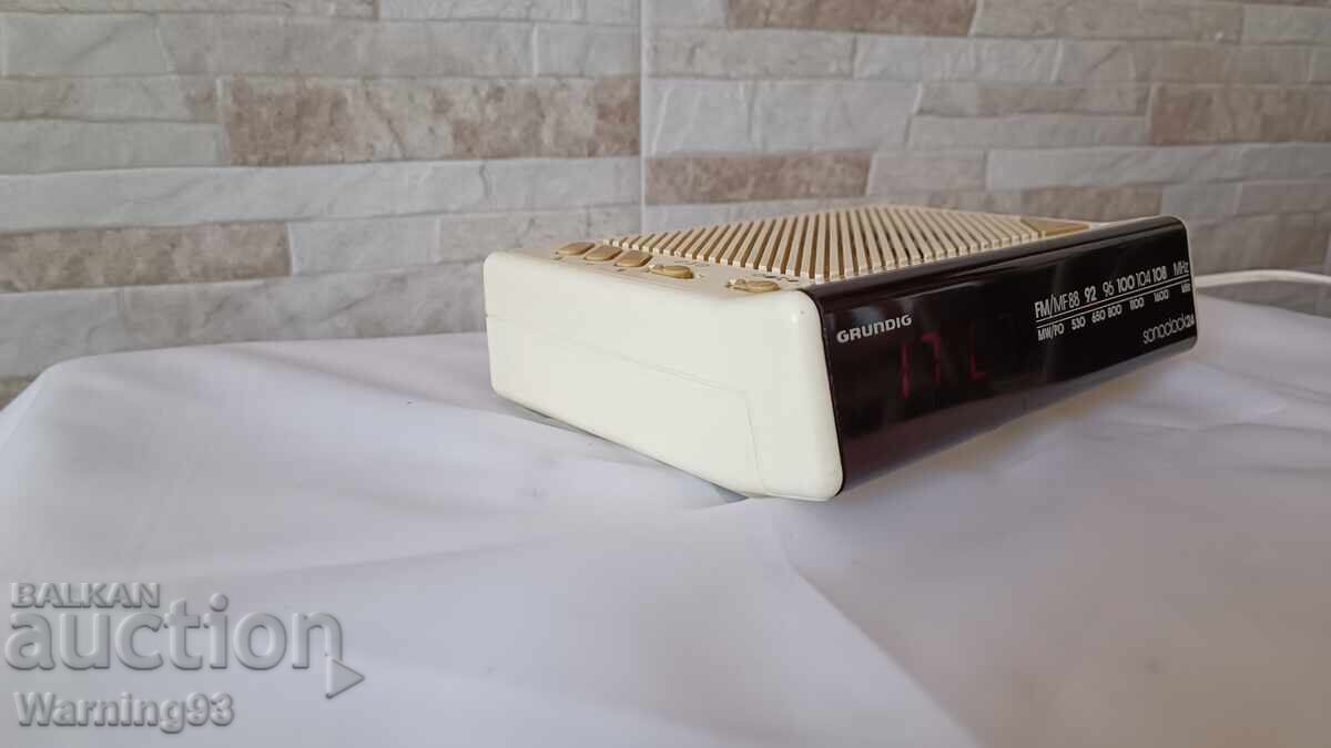 Delivery of Old radio - clock - GRUNDIG sonoclock24 - 1983 year
