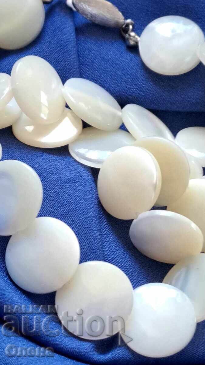 Livrarea Colier vechi din sidef natural