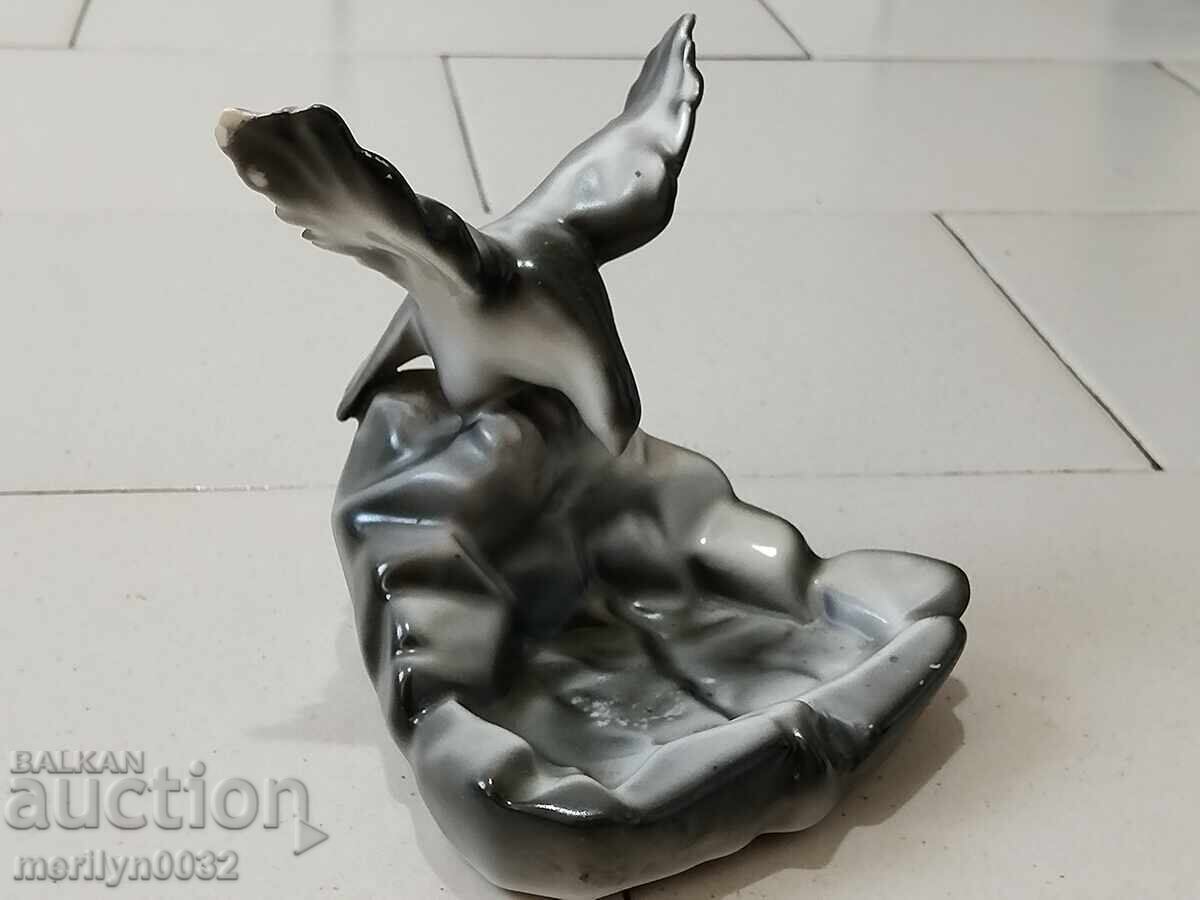 Βουλγαρικό πορσελάνινο ειδώλιο Μορέν σόκολ πίνει νερό στον Βαρδάρη με τιμή 86.00 BGN | € 43.97