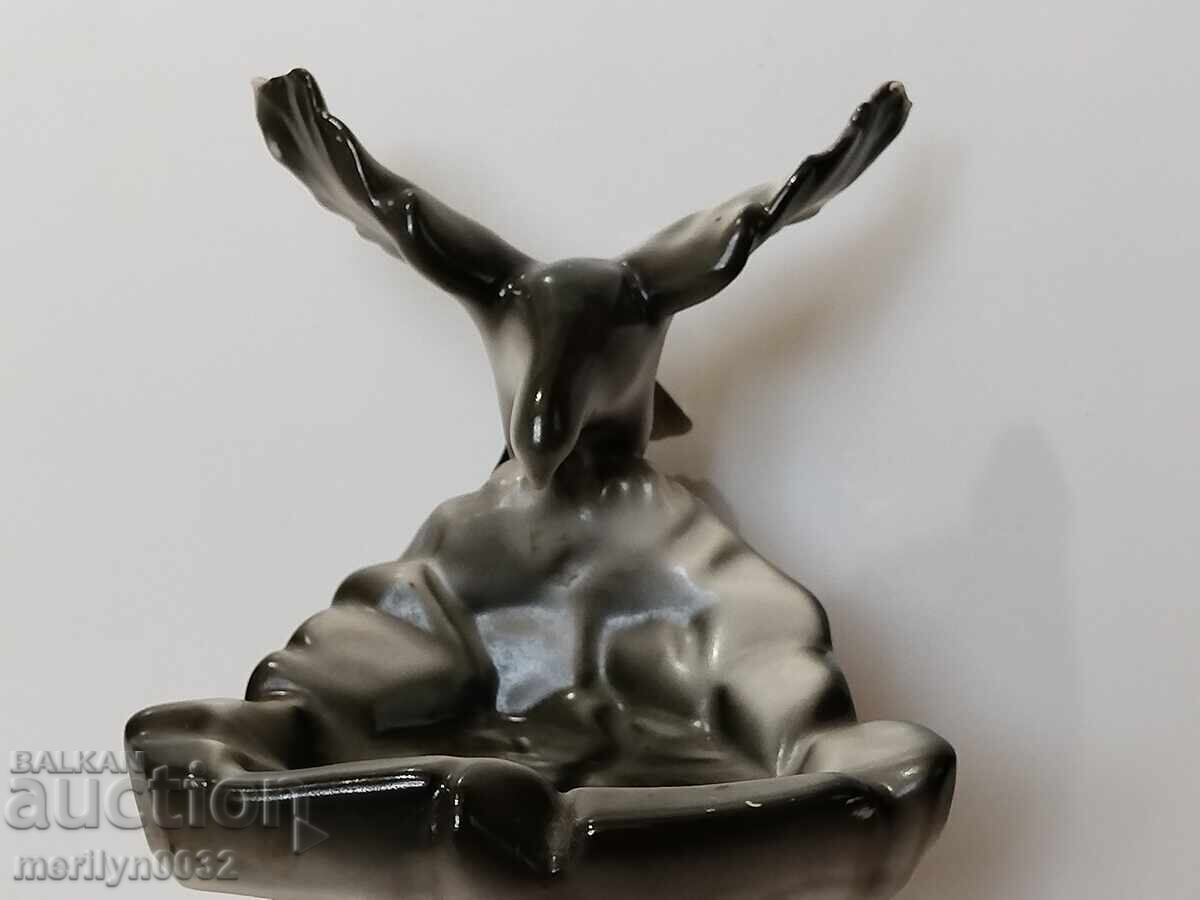 Δημοπρασία Βουλγαρικό πορσελάνινο ειδώλιο Μορέν σόκολ πίνει νερό στον Βαρδάρη