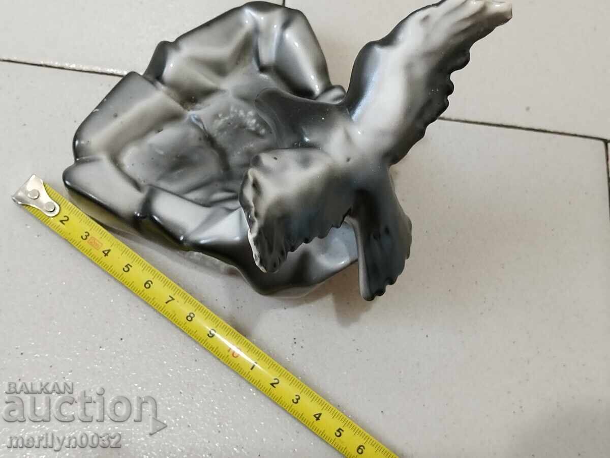 Βουλγαρικό πορσελάνινο ειδώλιο Μορέν σόκολ πίνει νερό στον Βαρδάρη - 6