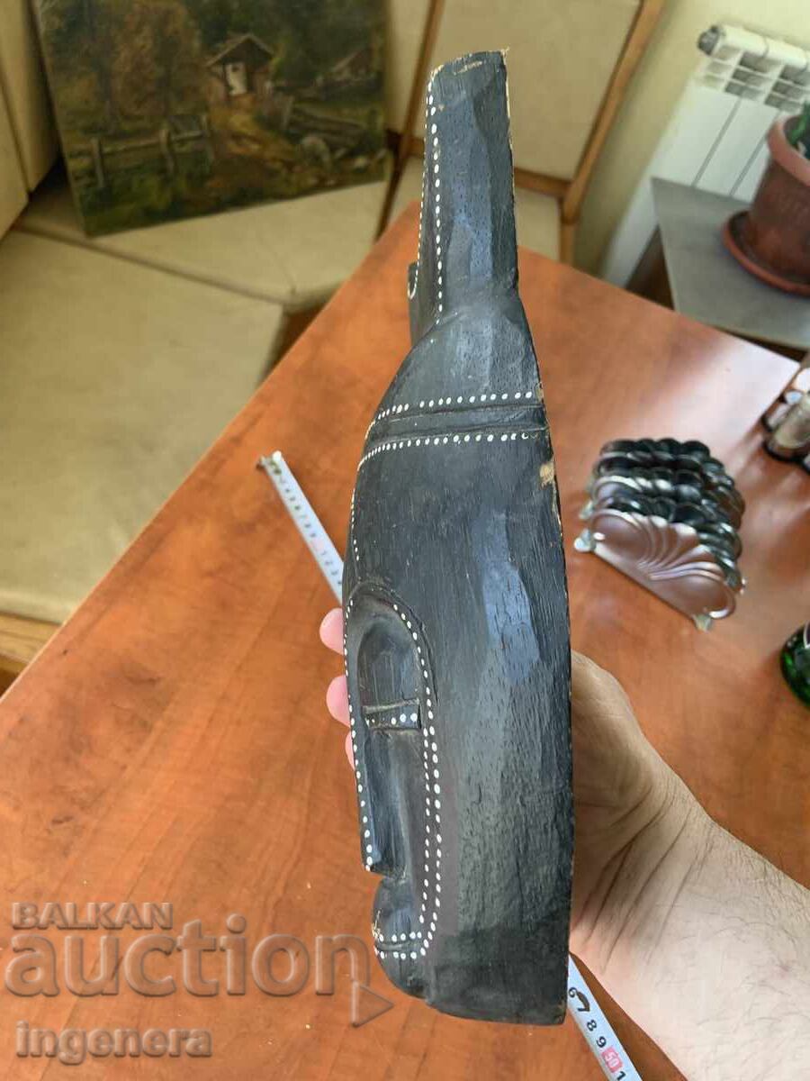 Auction  MASK WOOD PANEL PLASTIC AFRICA