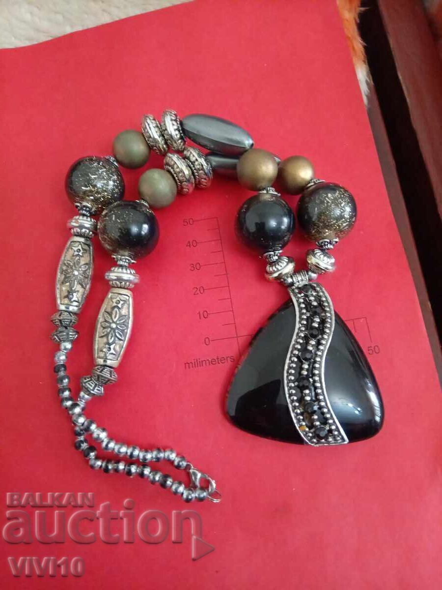 Colier vechi cu părți metalice cu preț € 15.34 | 30.00 BGN Colier vechi cu părți metalice cu preț € 15.34 | 30.00 BGN