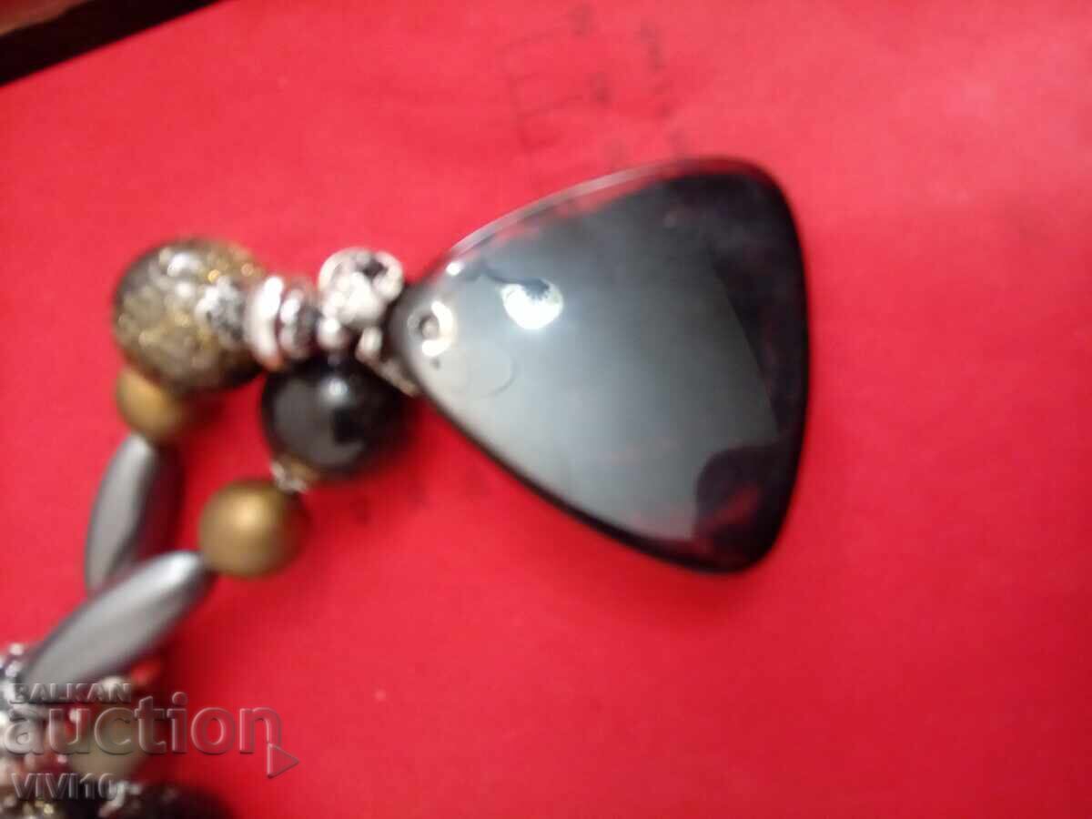 Δημοπρασία Αρχαίο κολιέ με μεταλλικά μέρη