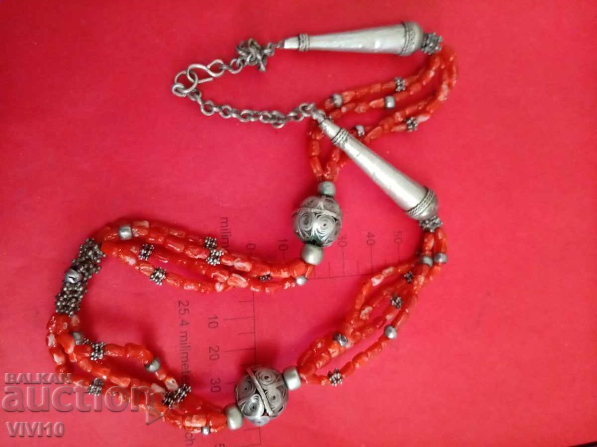 Старинно колие с корали Старинно колие с корали