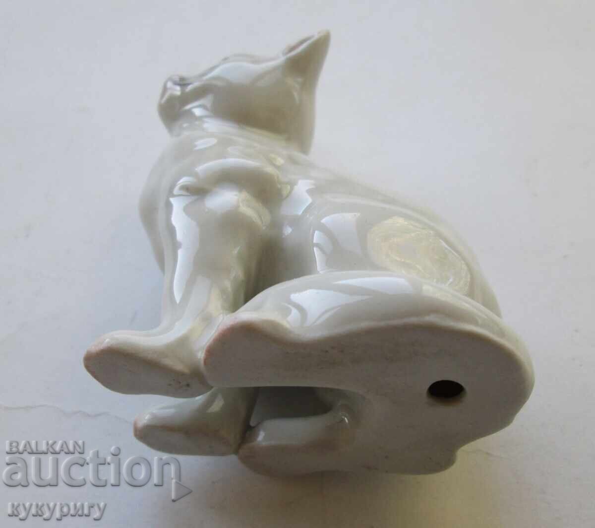 Παλιά πορσελάνινη φιγούρα γάτας από την Σοσιαλιστική Δημοκρατία της Βουλγαρίας με τιμή 45.00 BGN | € 23.01