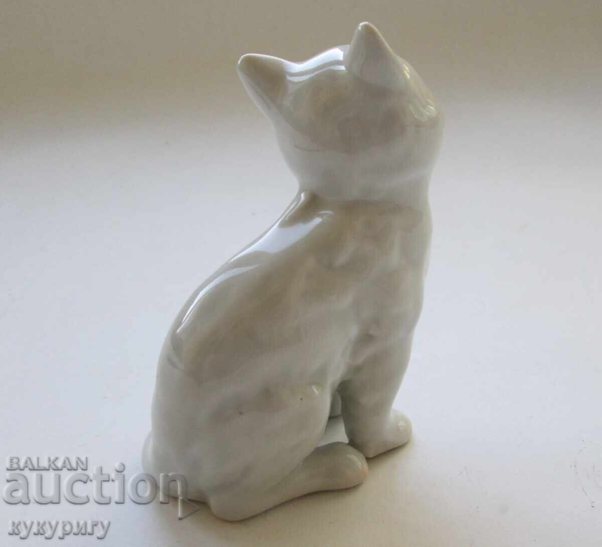 Παράδοση Παλιά πορσελάνινη φιγούρα γάτας από την Σοσιαλιστική Δημοκρατία της Βουλγαρίας