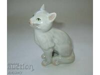 Statuetă de porțelan veche din R.P. Bulgaria, figură de pisică pisoi