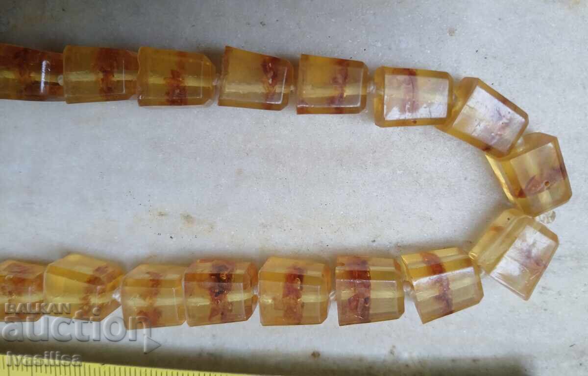 Colier de chihlimbar URSS cu preț 60.00 BGN | € 30.68 Colier de chihlimbar URSS cu preț 60.00 BGN | € 30.68