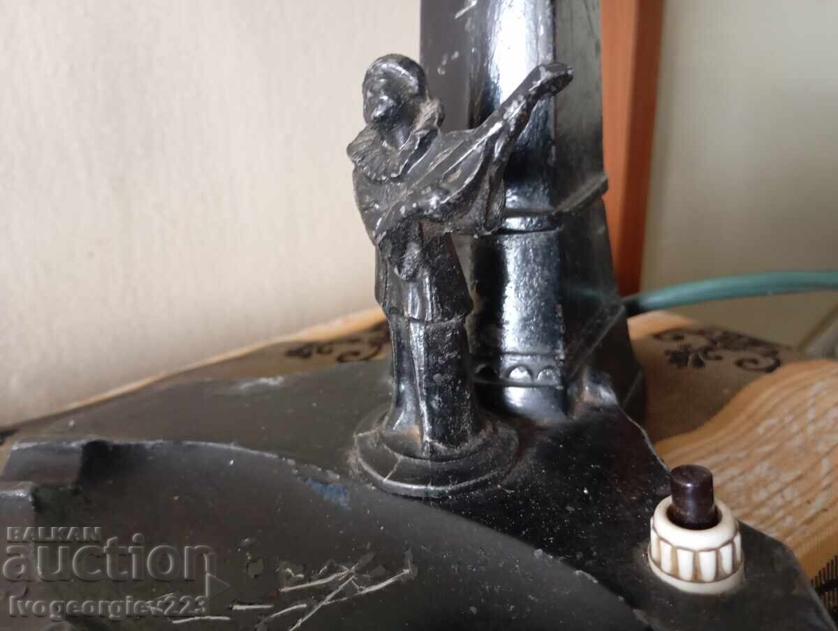 Delivery of Old Art Deco Lamp Delivery of Old Art Deco Lamp