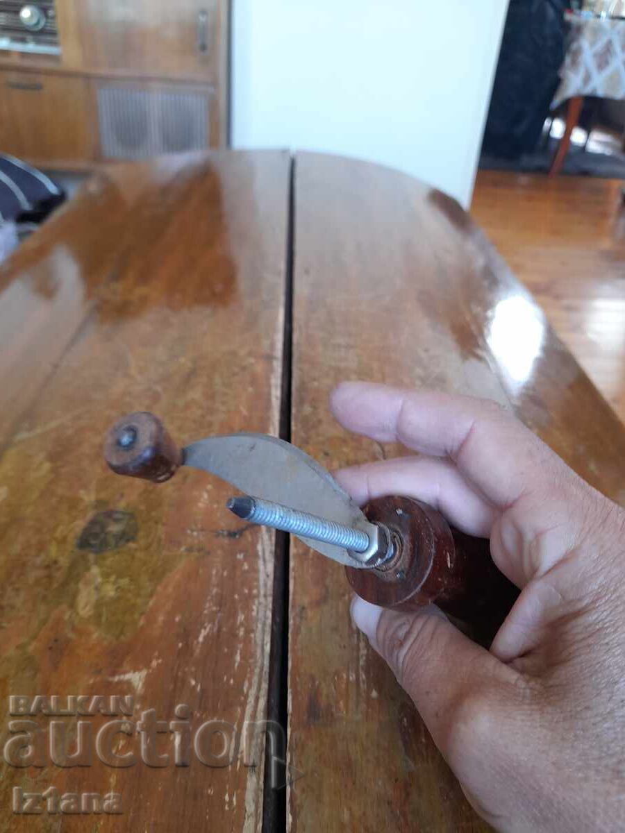 Auction  Old spiral vegetable slicer