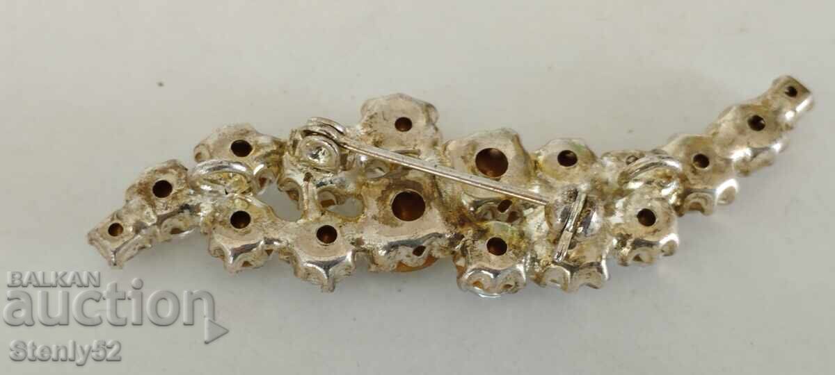 A brooch with price 5.00 BGN | € 2.56 A brooch with price 5.00 BGN | € 2.56