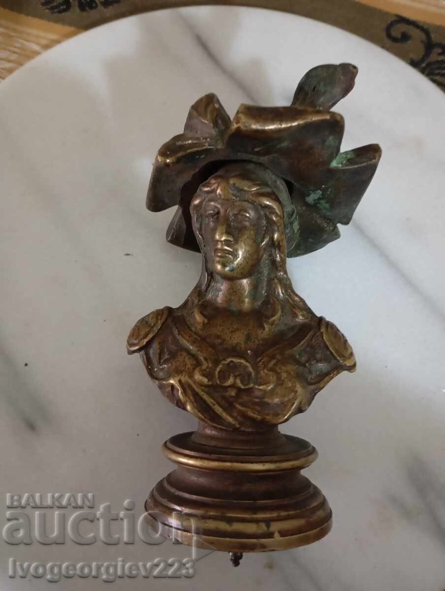 Statuetă,supraetajare pentru ceas