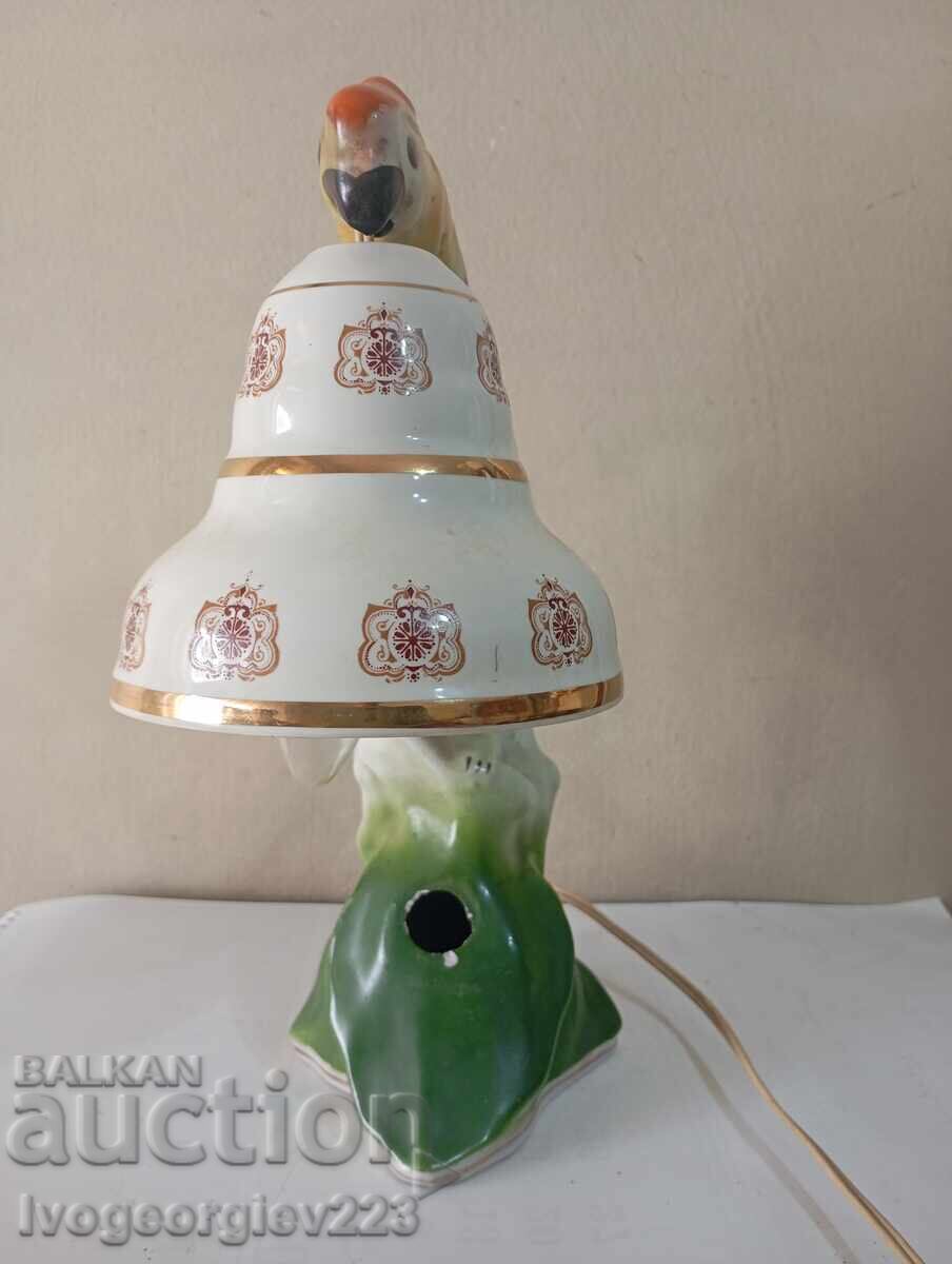 Lampă de masă veche - papagal cu preț 86.00 BGN | € 43.97