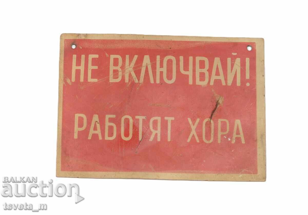 Старинна пластмасова табела соц оригинал Старинна пластмасова табела соц оригинал