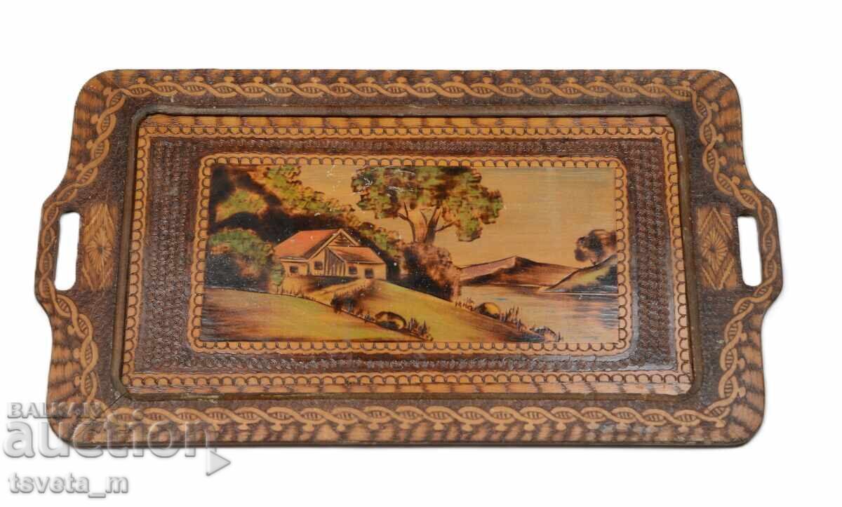 Tavă veche din lemn pentru servire, pirogravată cu preț € 7.67 | 15.00 BGN