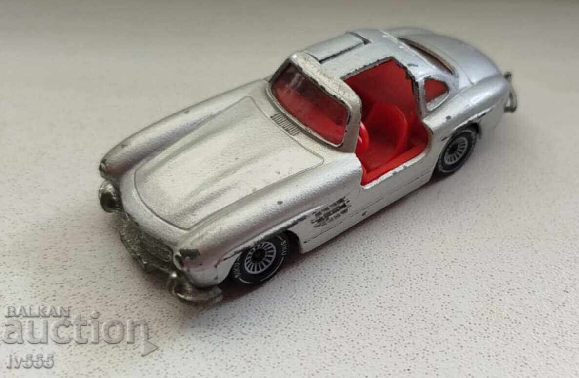 CĂRUCIOR METALIC VECHI GERMAN - MERCEDES BENZ 300/SIKU cu preț 30.00 BGN | € 15.34