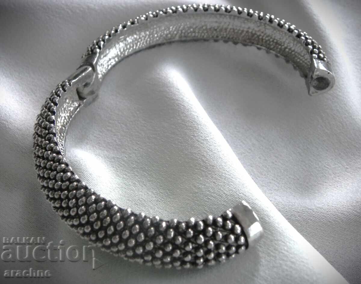 Παράδοση Στερεό βραχιόλι