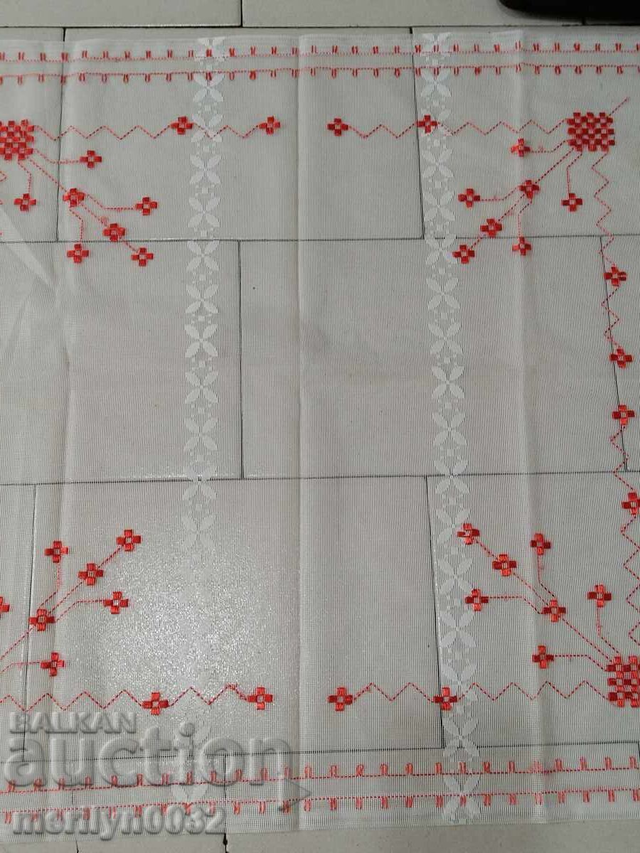 Livrarea Carou vechi cu broderie 0,70/0,65 metri tul Livrarea Carou vechi cu broderie 0,70/0,65 metri tul