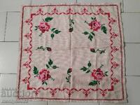 Plaid vechi cu fata de masa brodata