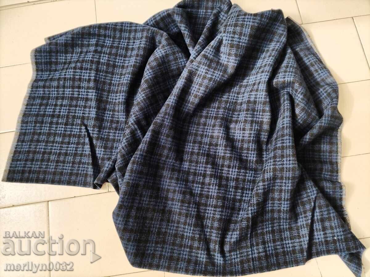 Παλιό μάλλινο ύφασμα 2,45 / 155 εκ με τιμή 65.00 BGN | € 33.23