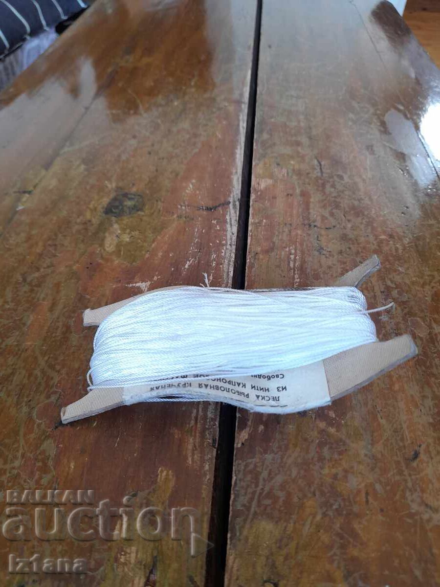 Fir de pescuit din nailon vechi