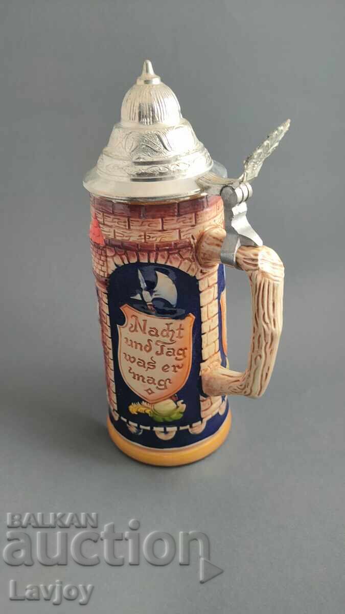 Παράδοση Γερμανική κεραμική κούπα μπύρας με καπάκι