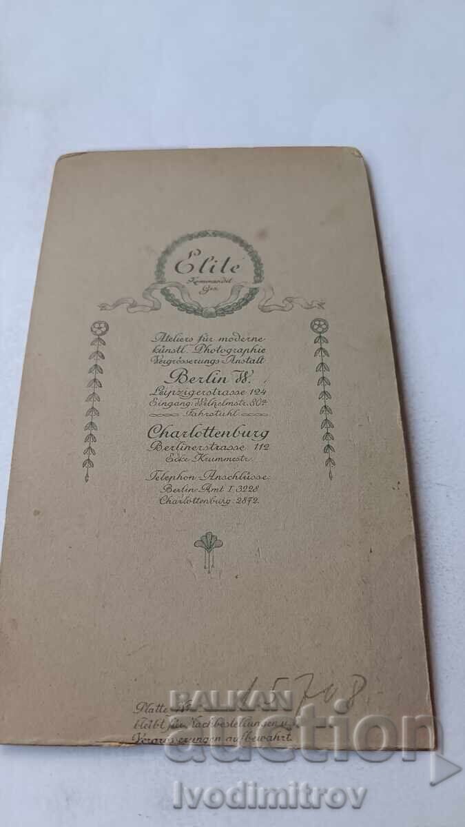 Снимка Млада жена Картон с цена 6.85 лв. | € 3.50 Снимка Млада жена Картон с цена 6.85 лв. | € 3.50