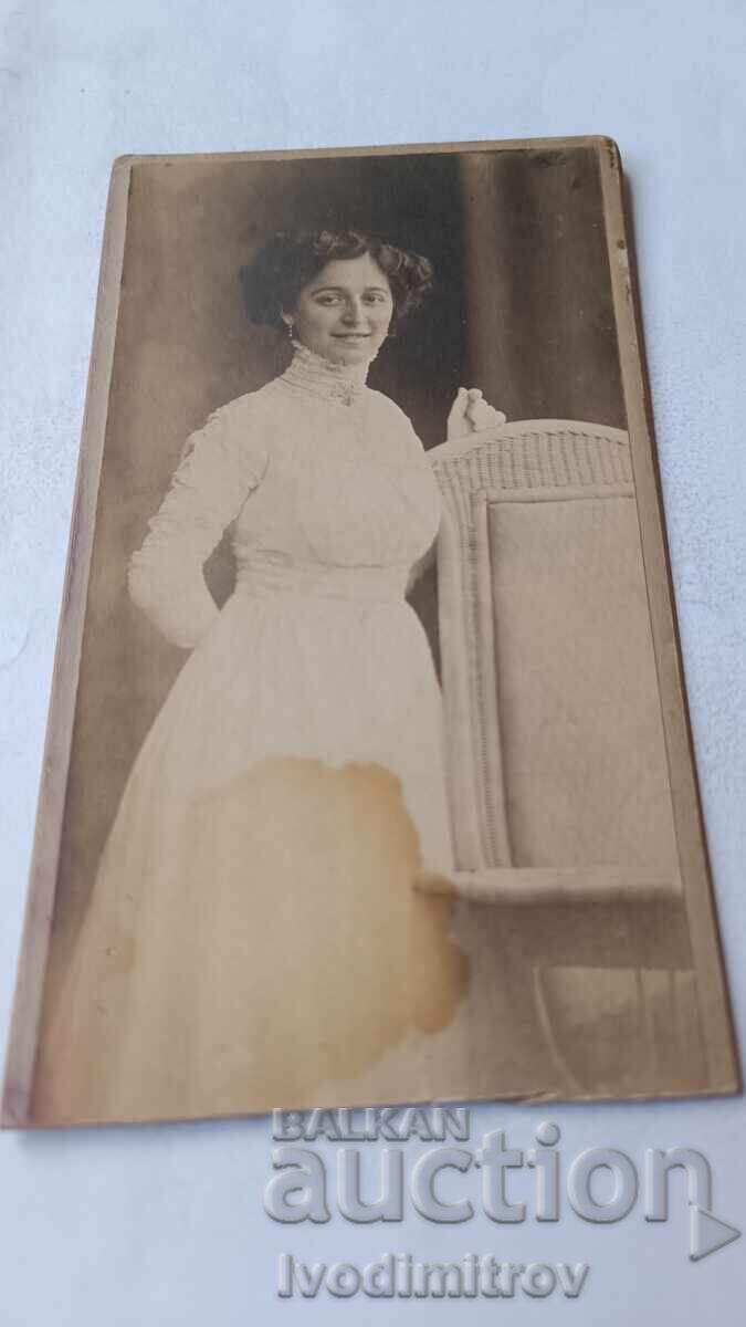 Снимка Млада жена Картон Снимка Млада жена Картон