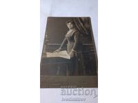 Fotografie Femeie cu rochie neagră Carton