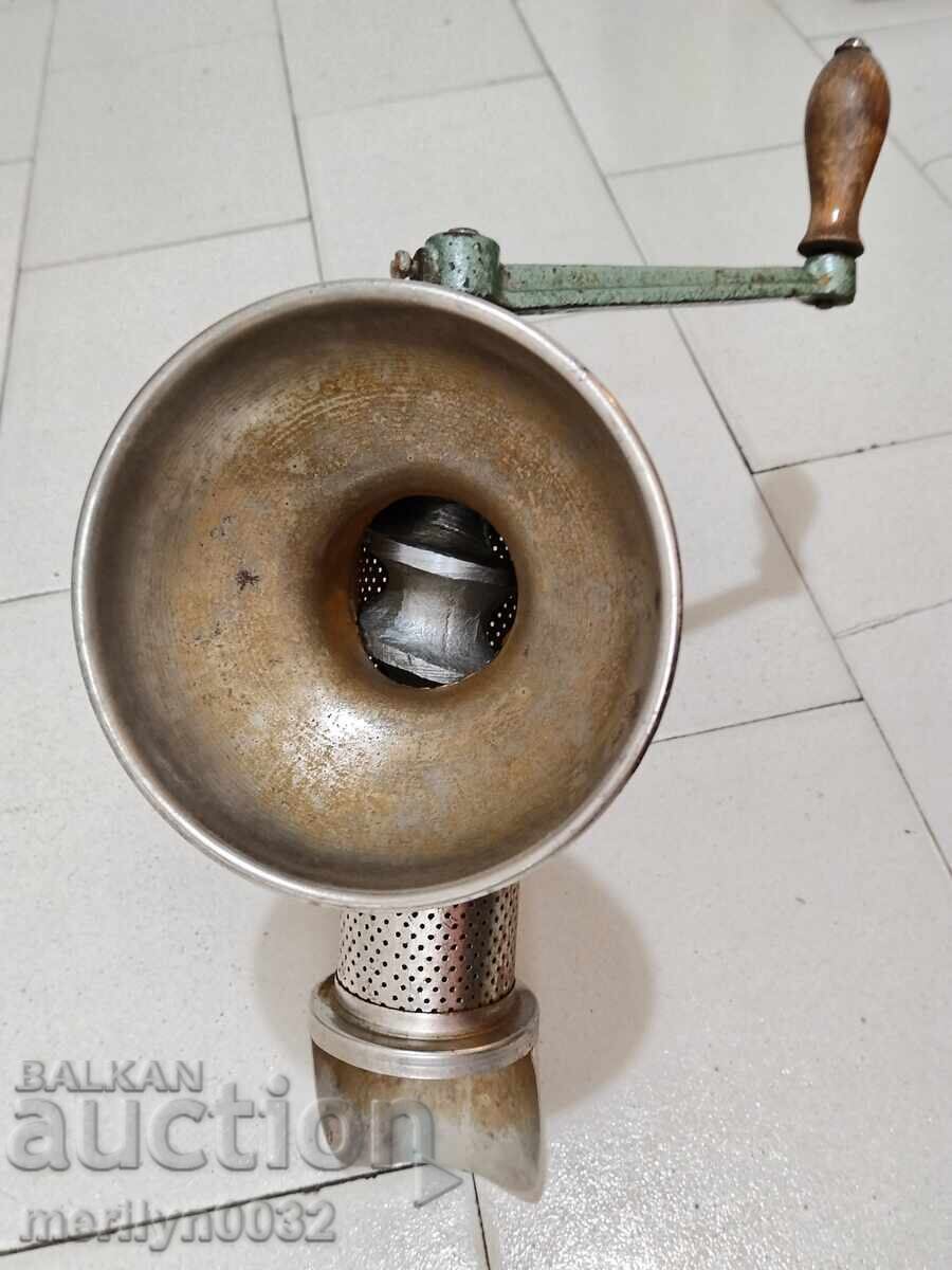 Delivery of Vegetable and Fruit Grinder