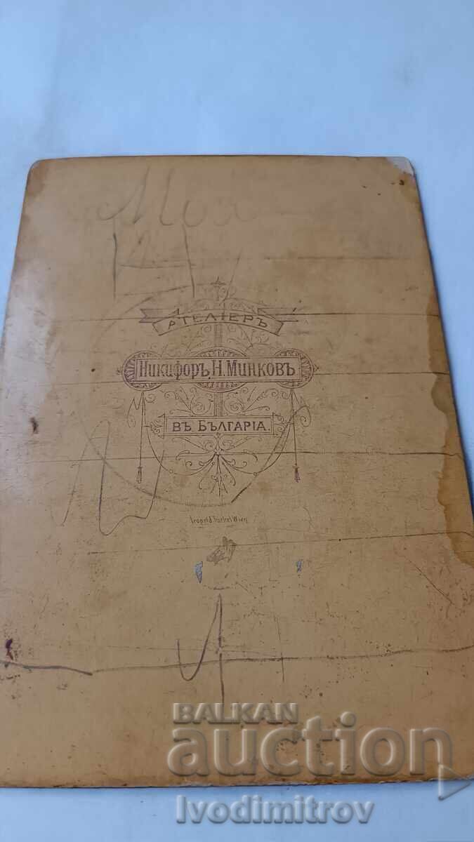 Φωτογραφία Άνδρας και νεαρή γυναίκα Χαρτόνι με τιμή 13.65 BGN | € 6.98