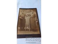 Снимка Двама войници