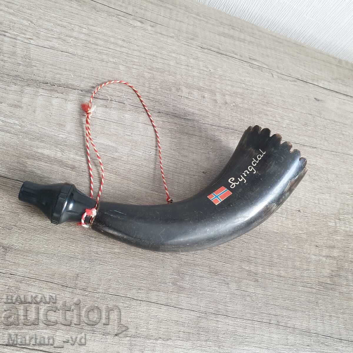 Hunting horn whistle