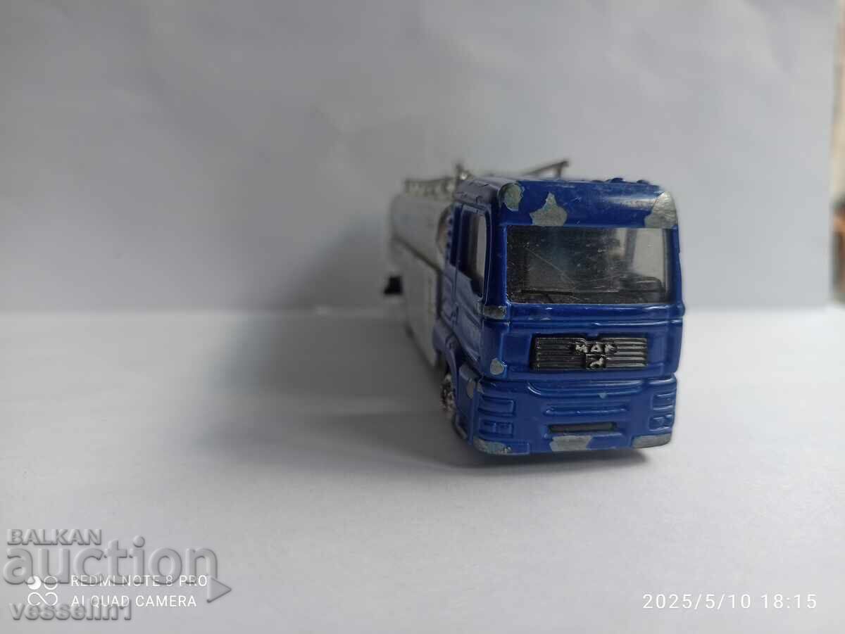 Jucărie veche camion MAN camion cu preț 10.00 BGN | € 5.11 Jucărie veche camion MAN camion cu preț 10.00 BGN | € 5.11