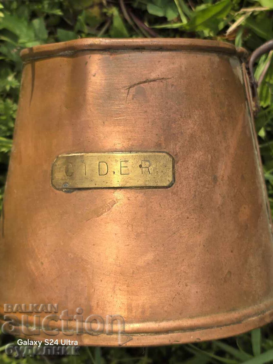 Livrarea Cană veche de cupru - ibric cu marcaj. Dimensiuni în fotografii Livrarea Cană veche de cupru - ibric cu marcaj. Dimensiuni în fotografii