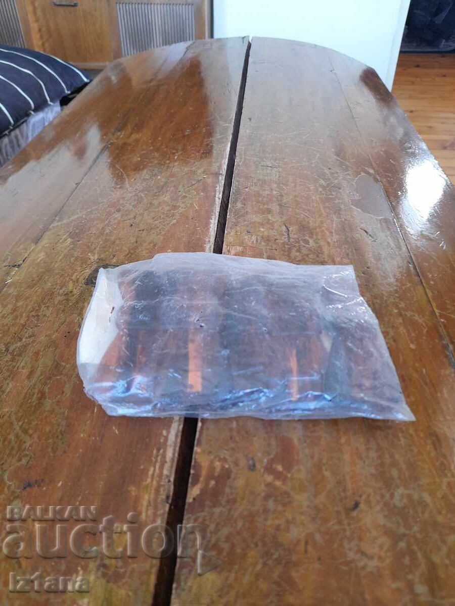 Veche Broșă, Broșe Veche Broșă, Broșe