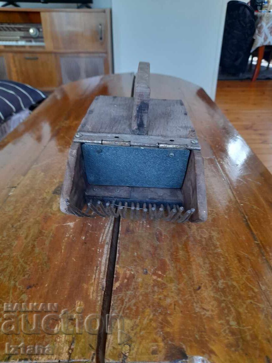 Αντίκα επιλογέας μύρτιλων με τιμή 42.00 BGN | € 21.47 Αντίκα επιλογέας μύρτιλων με τιμή 42.00 BGN | € 21.47