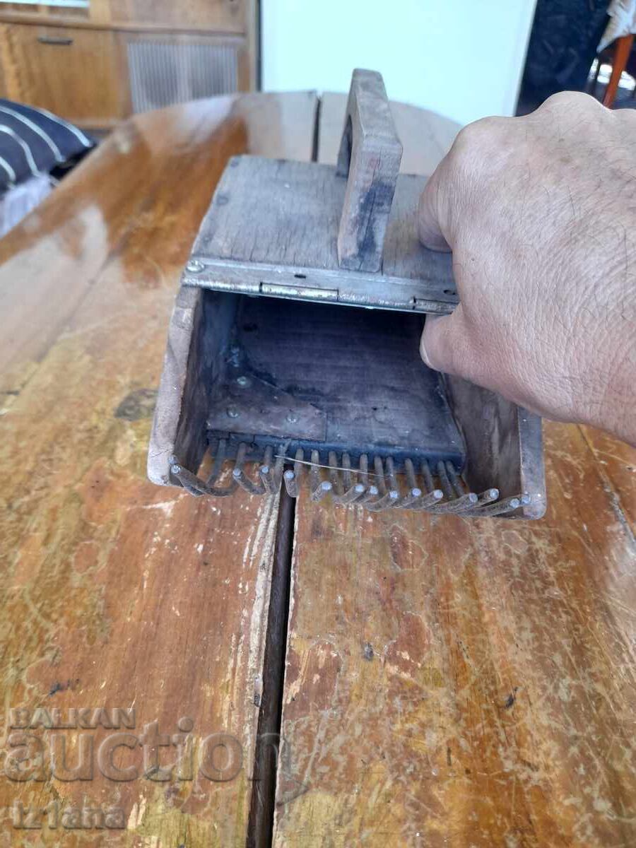 Δημοπρασία Αντίκα επιλογέας μύρτιλων Δημοπρασία Αντίκα επιλογέας μύρτιλων