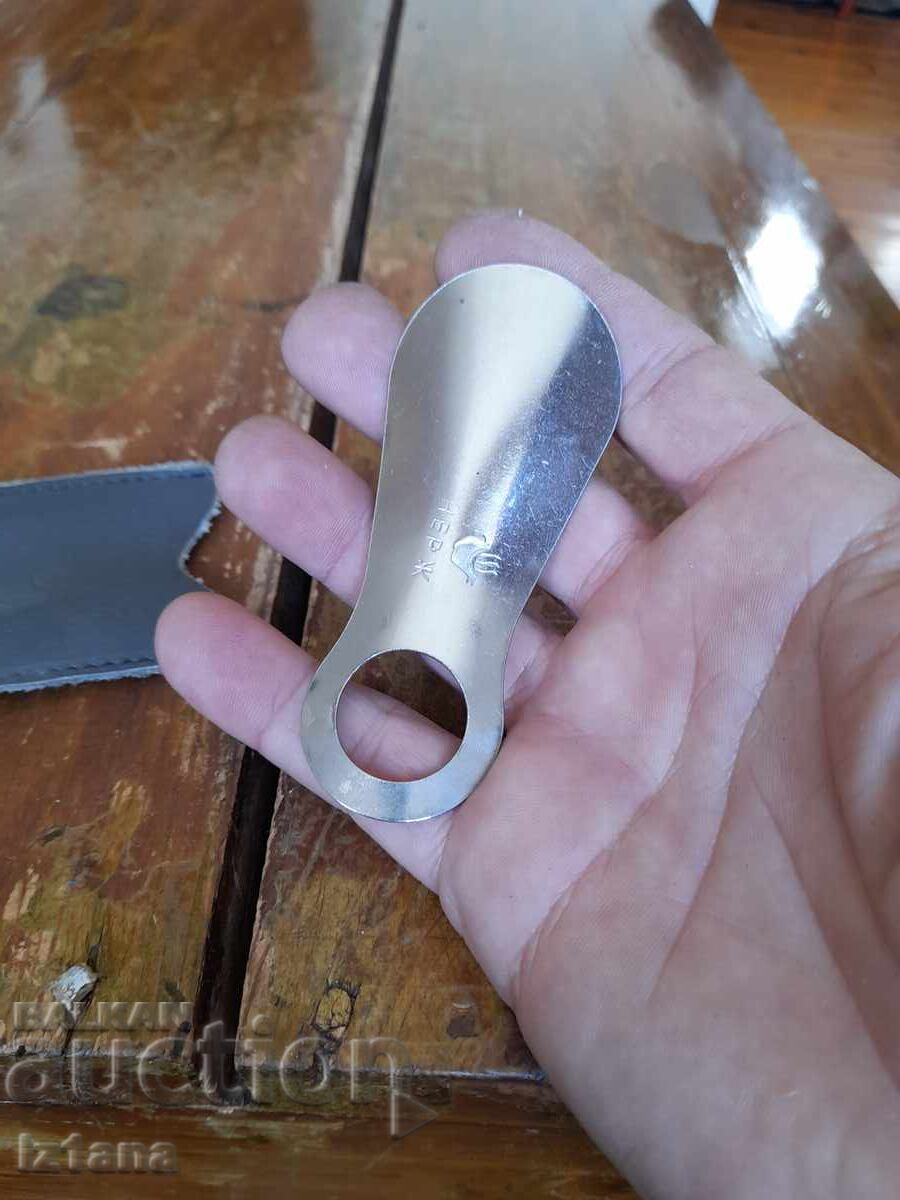 Delivery of Old shoemaker