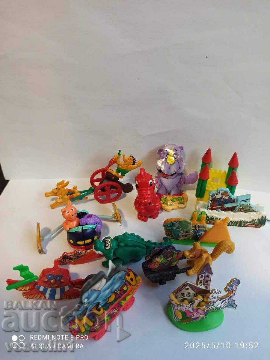 Lot vechi de jucării 1 din ouă de ciocolată Kinder, 13 bucăți Lot vechi de jucării 1 din ouă de ciocolată Kinder, 13 bucăți