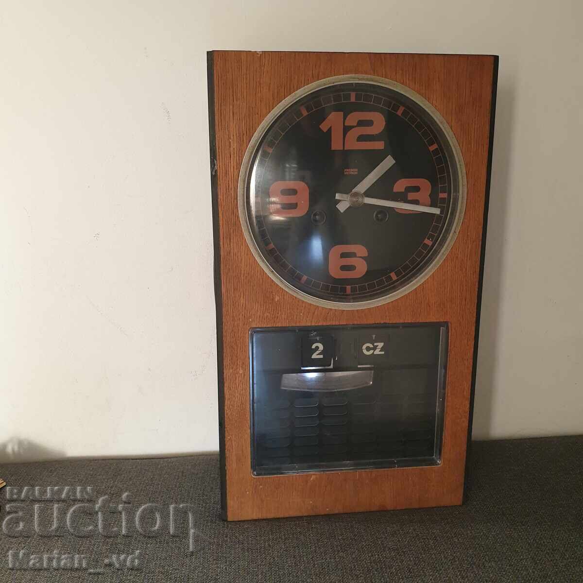 "Predom Metron" Wall Clock