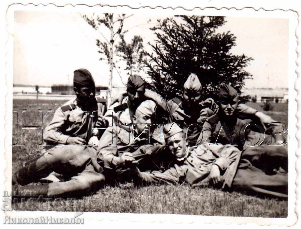 SMALL OLD PHOTO GROUP SOVIET SOLDIERS D973