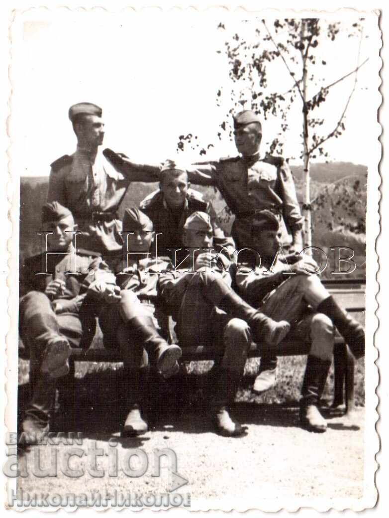 ΜΙΚΡΗ ΠΑΛΙΑ ΦΩΤΟΓΡΑΦΙΑ ΟΜΑΔΑΣ ΣΟΒΙΕΤΙΚΩΝ ΣΤΡΑΤΙΩΤΩΝ Δ974