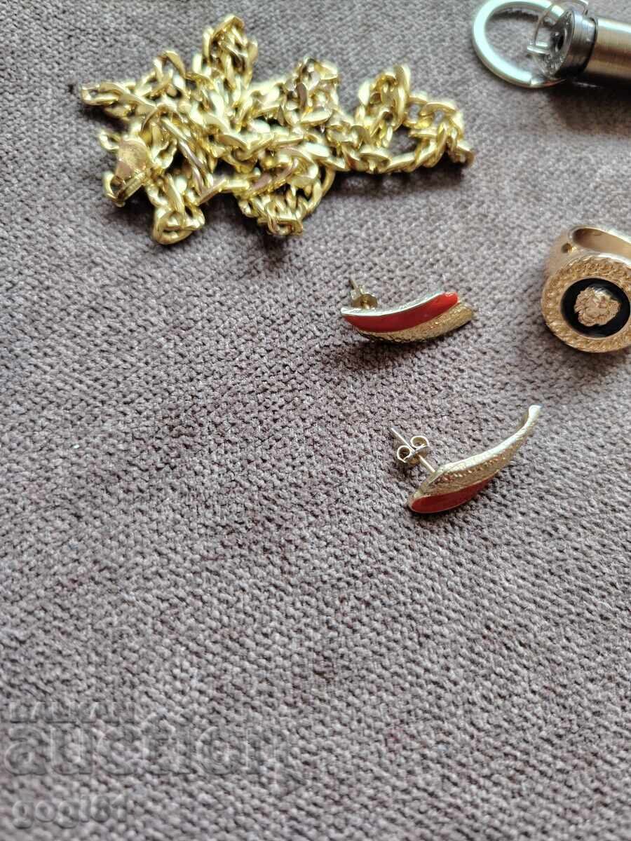 Auction  Lot of costume jewelry, not gold, mostly new