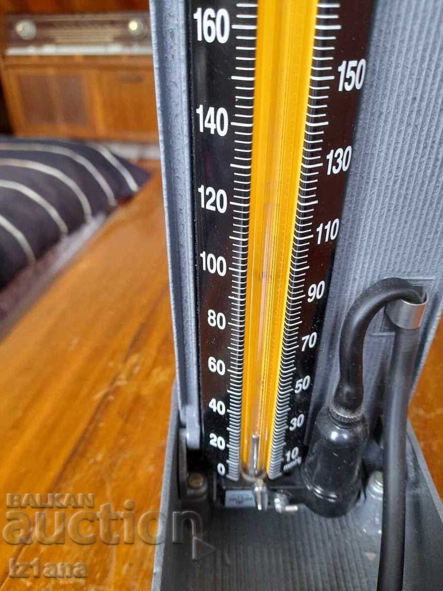 Παράδοση Παλαιό μηχάνημα μέτρησης αρτηριακής πίεσης MAC