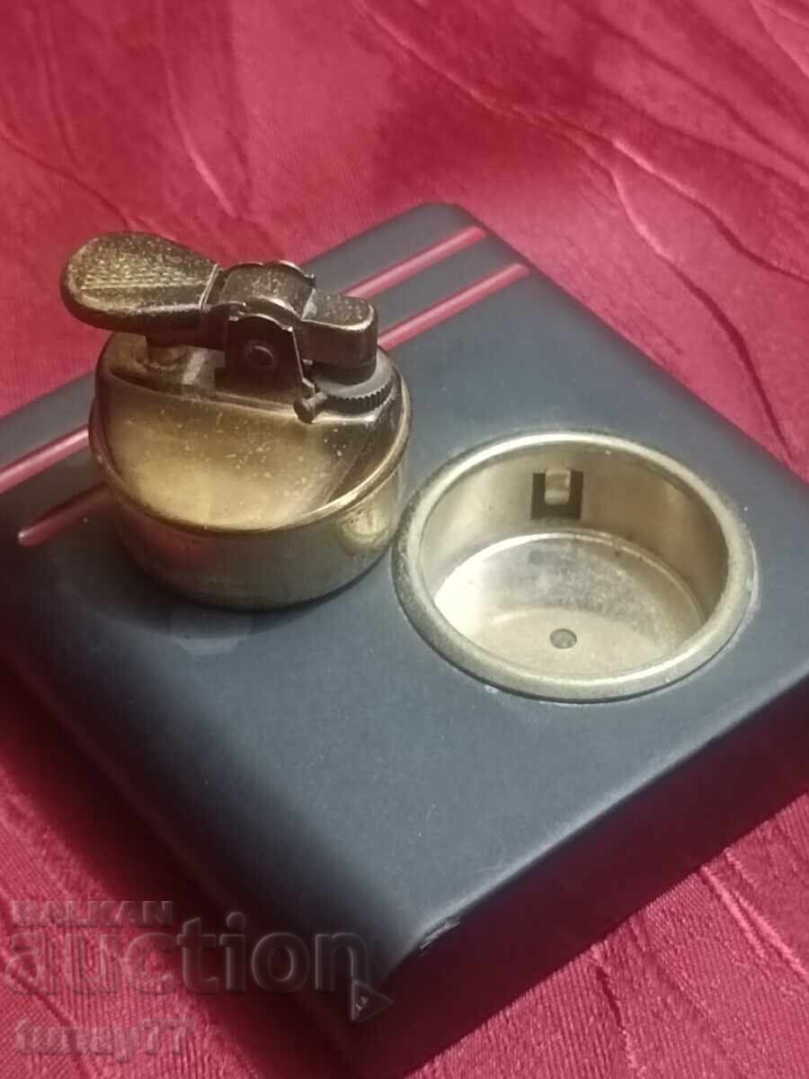 Brichetă retro din bronz din două piese cu bază masivă din piatră - 7 Brichetă retro din bronz din două piese cu bază masivă din piatră - 7