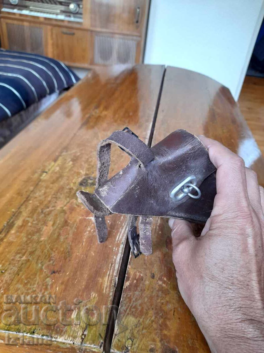 Geantă veche din piele pentru bicicletă - 5