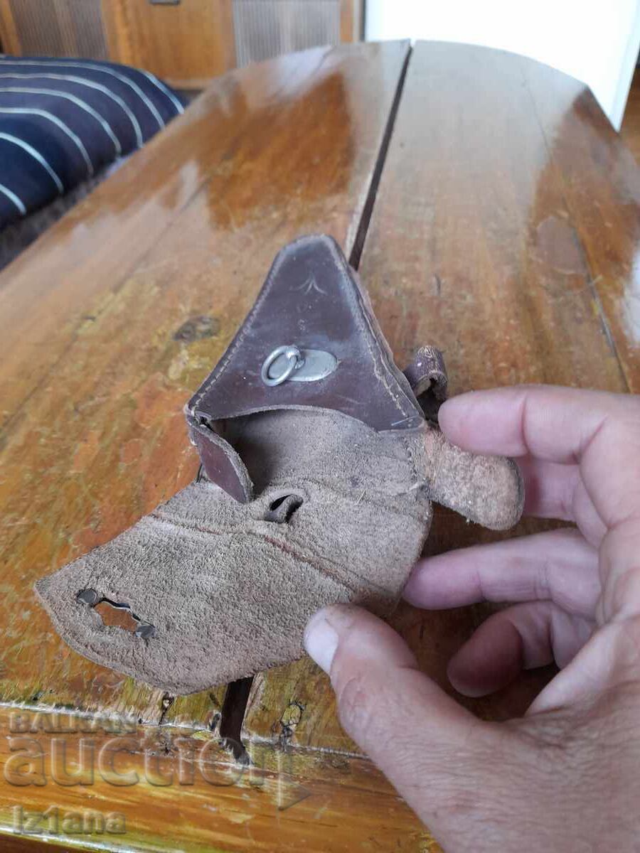 Geantă veche din piele pentru bicicletă - 6